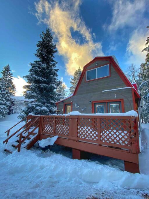 Charming Blue Farmhouse Cabin Duck Creek Village Bagian luar foto