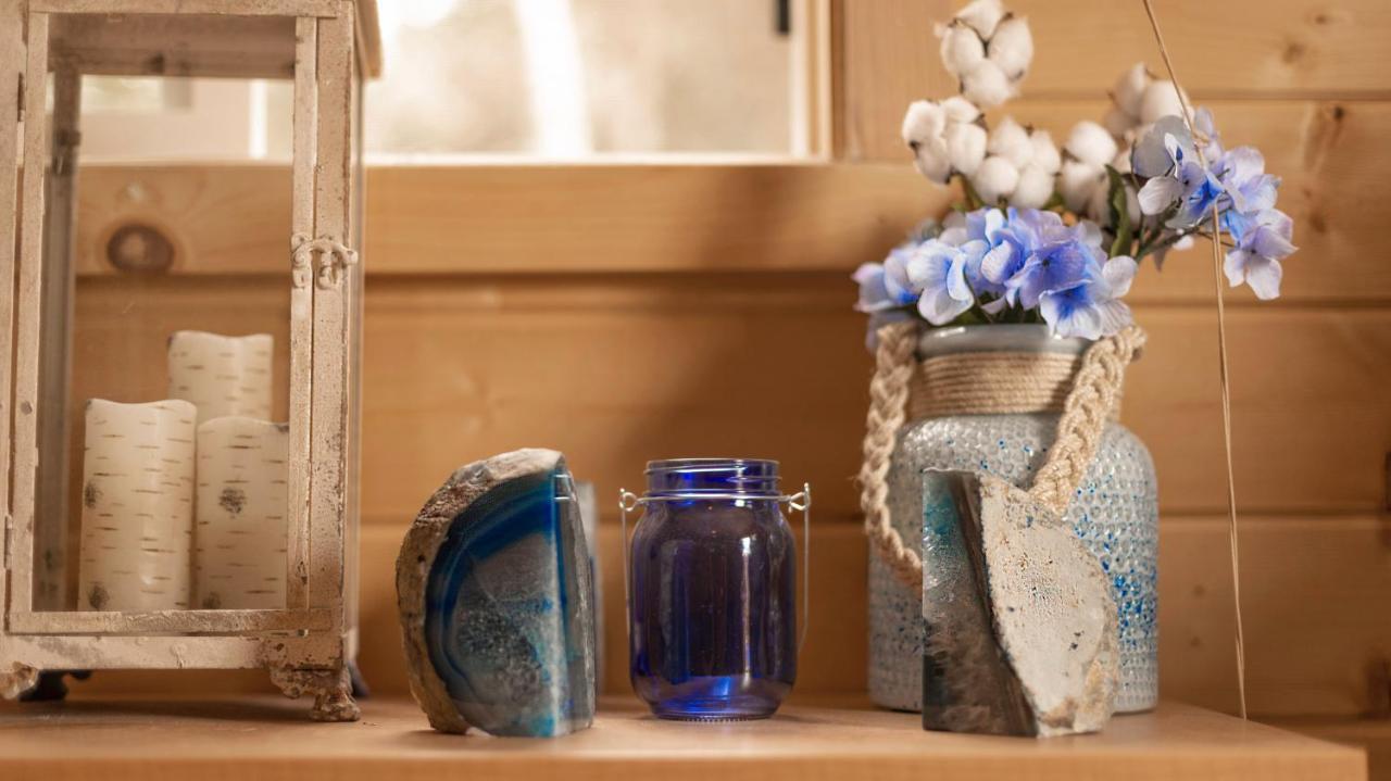 Charming Blue Farmhouse Cabin Duck Creek Village Bagian luar foto