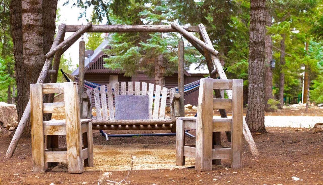 Charming Blue Farmhouse Cabin Duck Creek Village Bagian luar foto